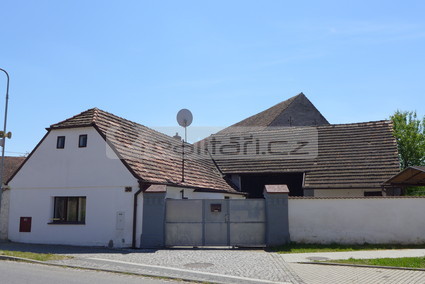 Prodej útulného rodinného domku s dvorkem a zahradou v Dolní Lukavici - Fotka 1