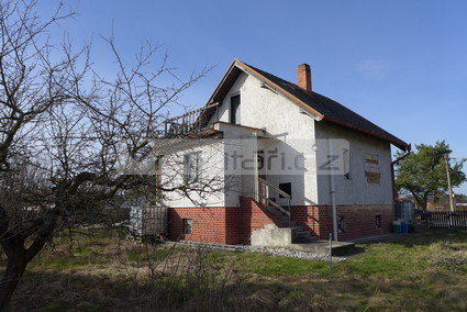 Prodej prostorné zděné chaty se zahradou v obci Vstiš, 3 km od města Dobřany - Fotka 1
