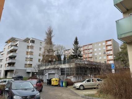 Pronájem parkovacího stání - Bolevecká ulice, Plzeň - Severní Předměstí - Fotka 1