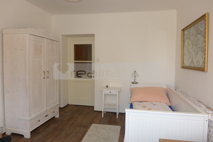 Útulný zařízený byt 1+kk v širším centru Plzně - Fotka 1