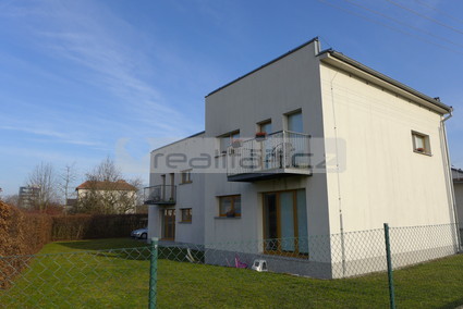 Slunný cihlový byt 2+kk se zahradou a parkovacím stáním v Plzni Černicích - Fotka 11